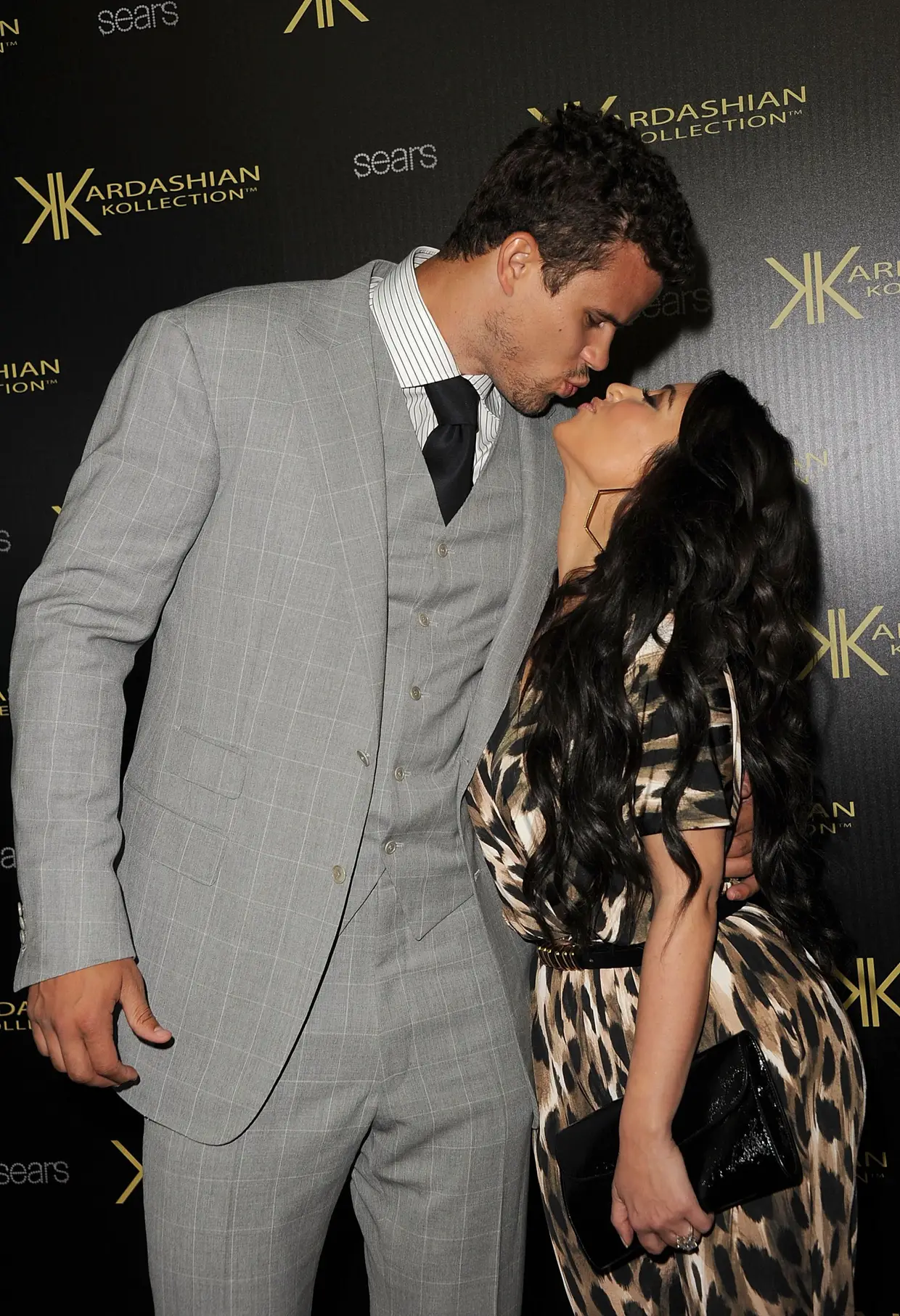 Kim Kardashian e Kris Humphries: Os dois conheceram-se, ficaram noivos, casaram e divorciaram-se - tudo em menos de um ano