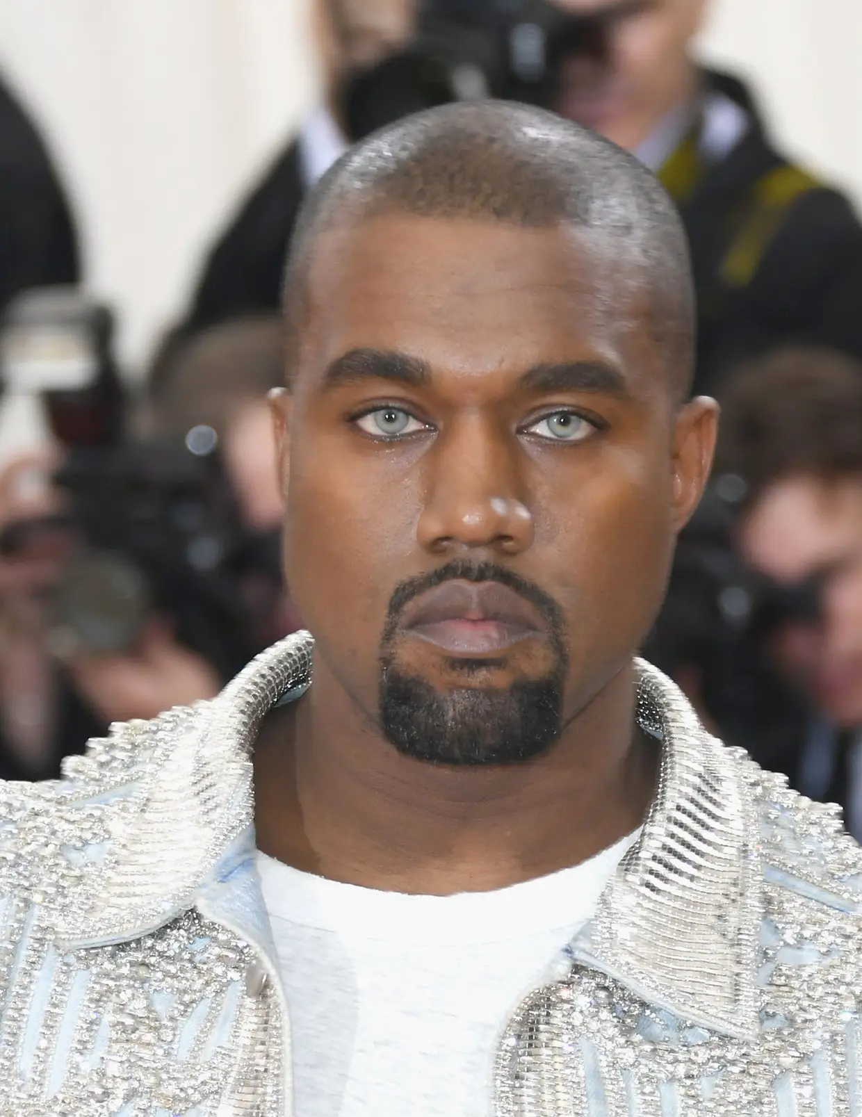 Kanye West: "ele faz as coisas mais fantásticas, românticas, exuberantes e doidas que ninguém imaginaria para mim", regozijou-se Kim Kardashian durante uma entrevista no The Ellen DeGeneres Show