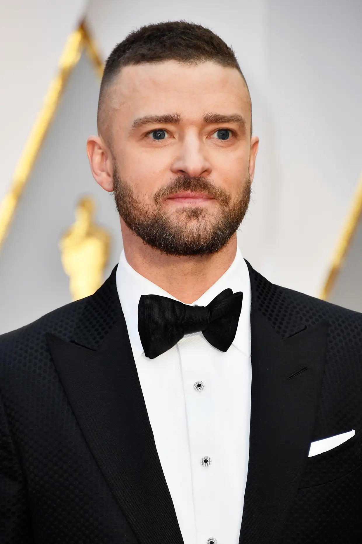 Justin Timberlake: "acho que o Justin está pronto para casar desde os 14 anos. Ele sempre foi um romântico incurável e estava sempre apaixonado. E ele sempre teve relações muito longas e fantásticas. Ele nunca foi um daqueles tipos que namora com uma rapariga e está por toda a parte .. ele é um homem dado a relacionamentos", disse Lance Bass, ex-membro dos 'NSYNC, em 2002, mesmo antes de Timberlake trocar alianças com Jessica Biel