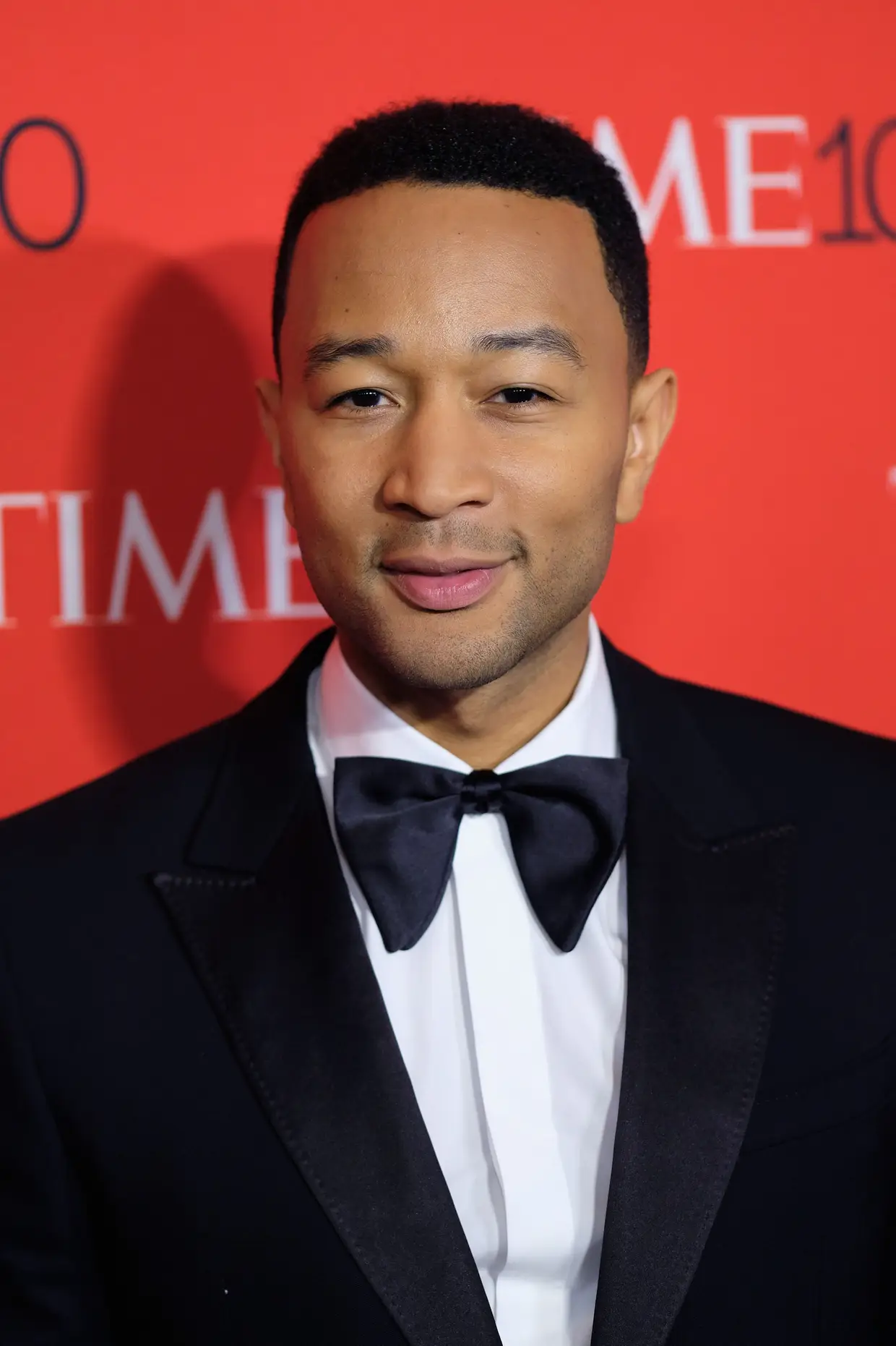John Legend: "o John é sempre a pessoa mais doce de sempre. Estou feliz a cozinhar em casa, mas ele planeia sempre algo sexy noutro lugar qualquer pelo Dia dos Namorados. Ele é romântico o ano todo, não só nesse feriado", disse Chrissy Teigen sobre o marido em 2014