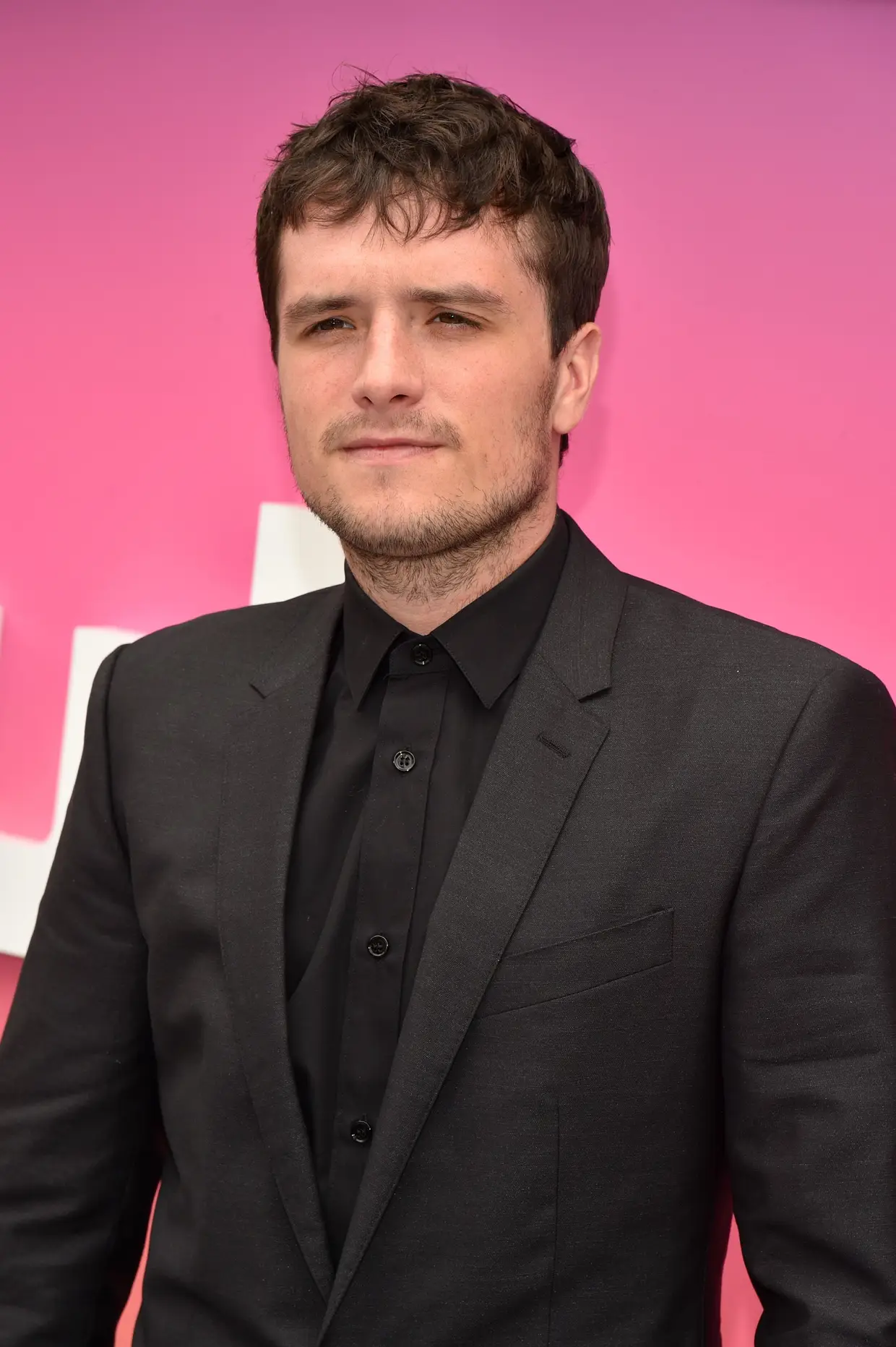 Josh Hutcherson: "no início, estava cego pelo aspeto físico, pelo amor, etc. Já me apaixonei rapidamente por raparigas, o que acho melhor do que não me apaixonar de todo" (Seventeen)