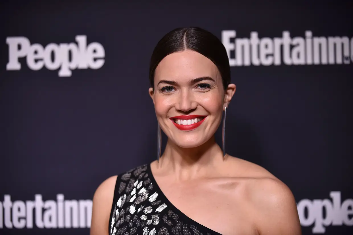 Mandy Moore: "Quando somos mais velhos, podemos não estar tão interessados em sair ou explorar a vida noturna mas devíamos! Sê mais espontânea. Aceita quando te convidarem para jantar fora. Viaja mais. Não te preocupes com o futuro - a Mãe e o Pai vão apoiar-te a cada reviravolta da vida."