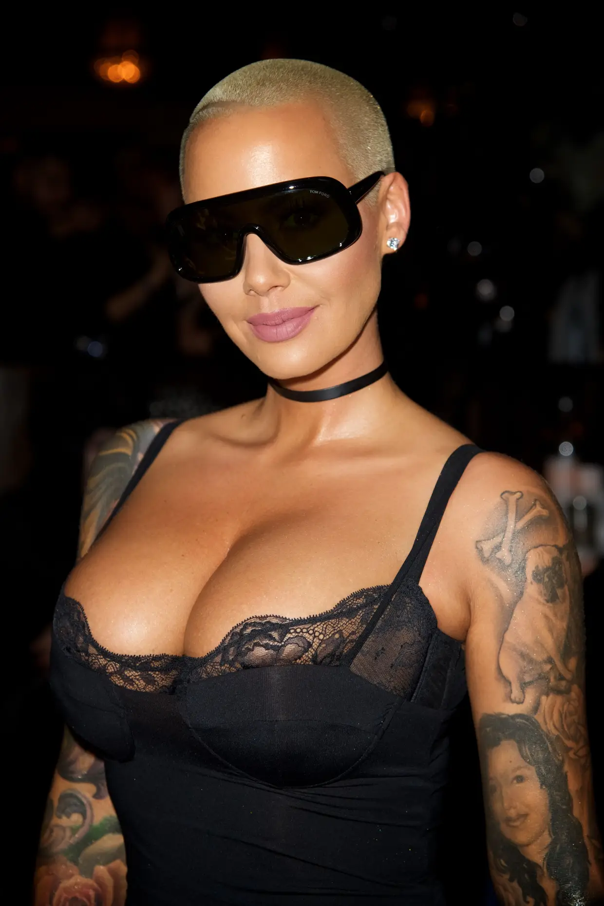 Amber Rose: "sou a rainha da masturbação à frente do espelho. Já agora, recomendo-o bastante. É fantástico" (podcast Loveline)