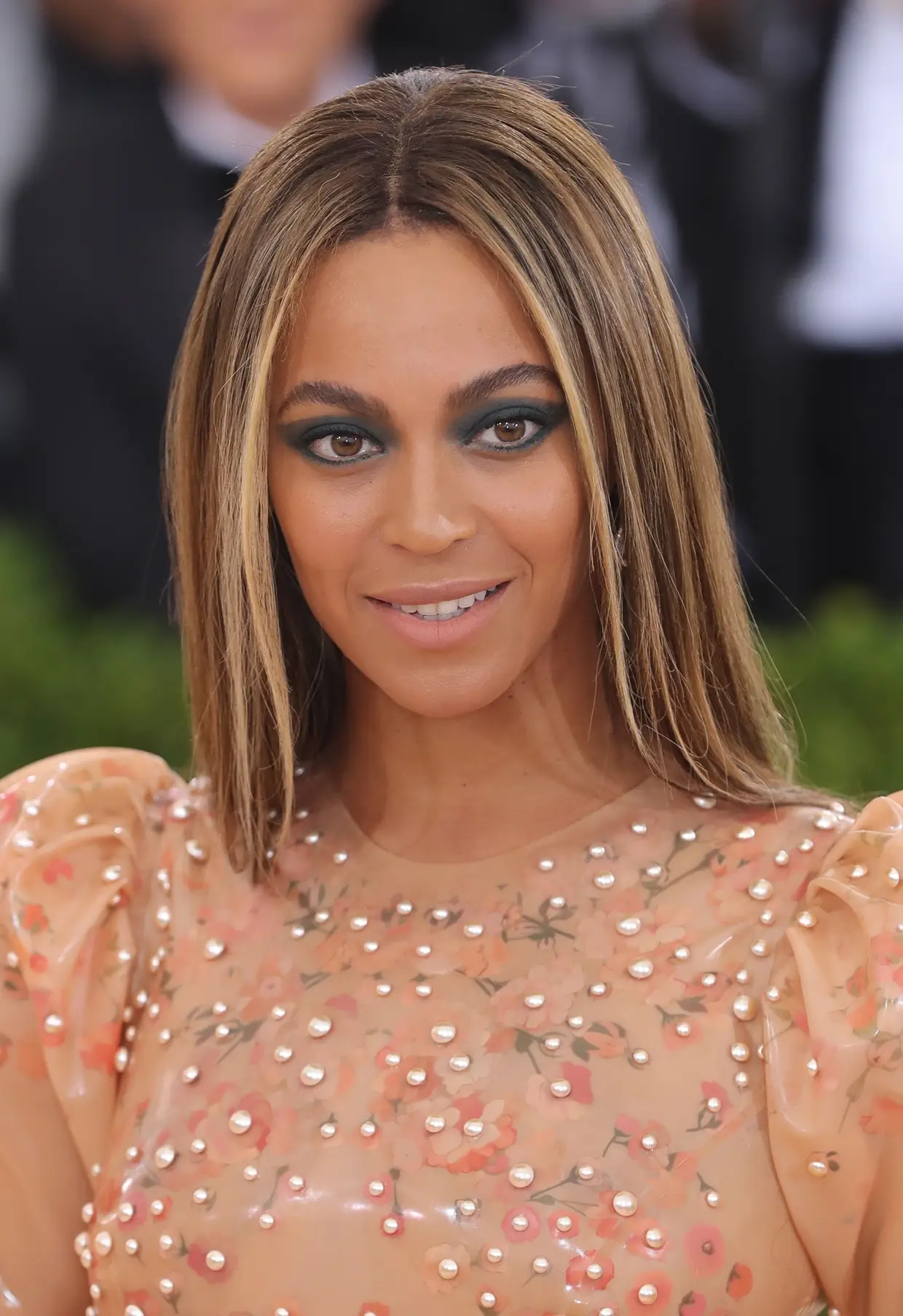 Beyoncé: a cantora natural de Houston, uma das áreas mais afetadas pelo furacão Harvey, emitiu um comunicado em que diz estar a trabalhar de perto com a equipa da sua fundação beneficente, a BeyGOOD, bem como com o seu pastor para "implementar um plano para ajudar o máximo de pessoas possível".