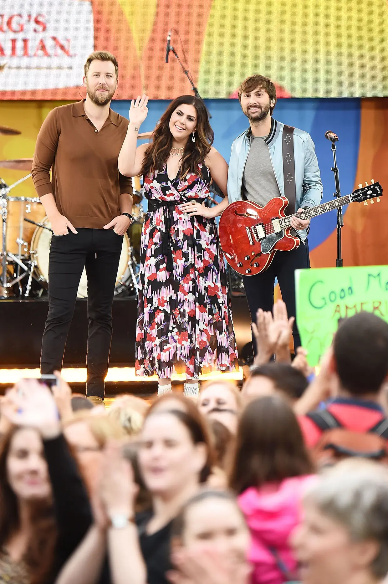 Lady Antebellum: a banda de música country prometeu doar as receitas da venda de merchandise no seu espetáculo na cidade de Dallas para ajudar Houston.