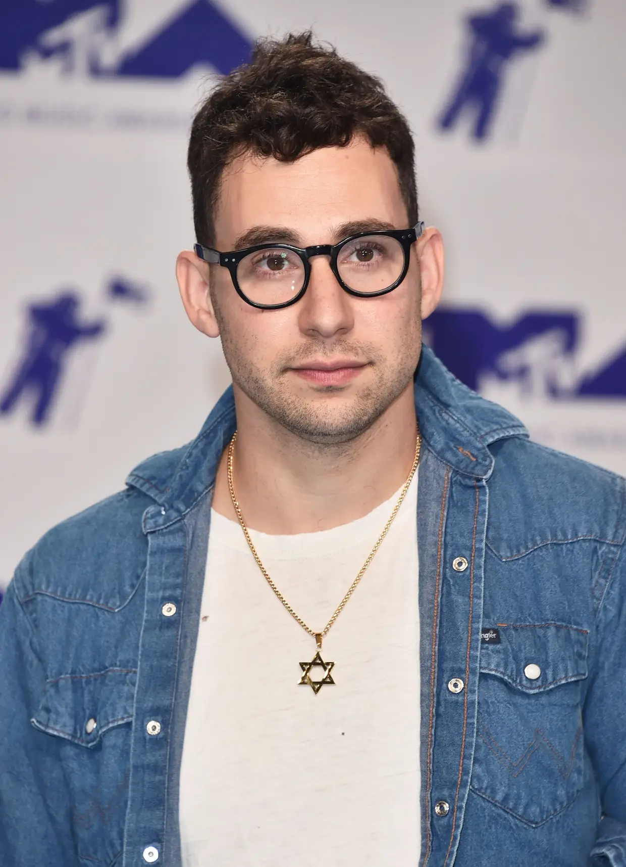 Jack Antonoff: o músico prometeu igualar as doações até 10 mil dólares para o Centro LGBT Montrose em Houston, no Texas.
