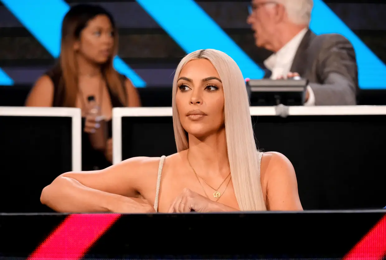 Kim Kardashian: não ter casado com Kanye West mais cedo. "O meu marido é o meu melhor amigo. E acho que o facto de termos sido só amigos e de nos conhecermos há quase 10 anos ajuda. Havia flirt antes, portanto era óbvio que havia uma atração, mas houve um momento na minha cabeça em que houve um click e pensei 'vou experimentar'. Provavelmente estava tão cansada das m***as do passado. Tinha passado por um divórcio seis meses antes. E pensei 'este tipo nunca me veio com tretas. Ele deixou claro que era isto que queria, por que não experimentar?' Avancei com tantos erros que devem ter magoado o Kanye - ele viu-me casar com outro sabendo que não era a situação certa para mim. Portanto quando finalmente cheguei a essa conclusão foi uma sensação ótima. O meu único arrependimento é não tê-lo feito antes. Tinha-me poupado tantas tretas. Sinto que vivo um conto de fadas. Devia ter tido expectativas mais altas, porque agora tenho o conto de fadas" (Glamour)