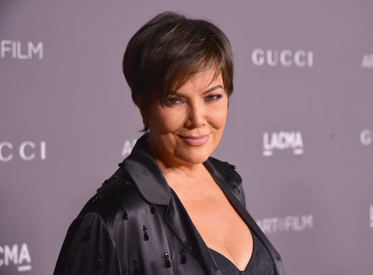 Kris Jenner: ter pedido o divórcio a Robert Kardashian. "O único arrependimento que tenho, se pudesse voltar atrás, é ter-me divorciado de Robert Kardashian. Mas assim a Kendall e a Kylie não existiriam, portanto é assim que vejo as coisas. Tudo acontece por um motivo, e aprendemos com os nossos erros. Eu julgava-me tão esperta quando era nova; era destemida" (New You)