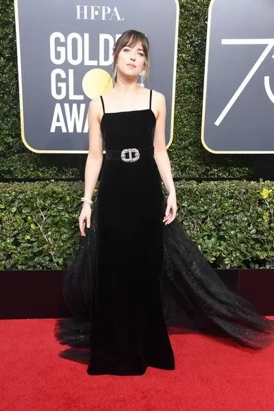Dakota Johnson em Saint Laurent