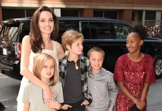 Agelina Jolie com Vivienne, Shiloh, Knox e Zahara