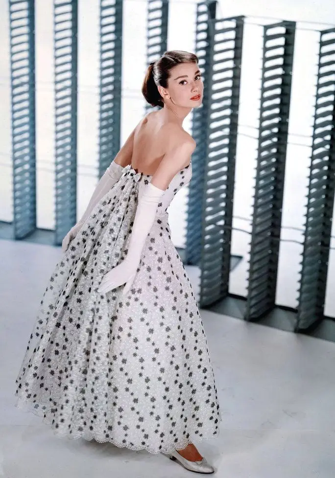 'Cinderela em Paris' (1957)