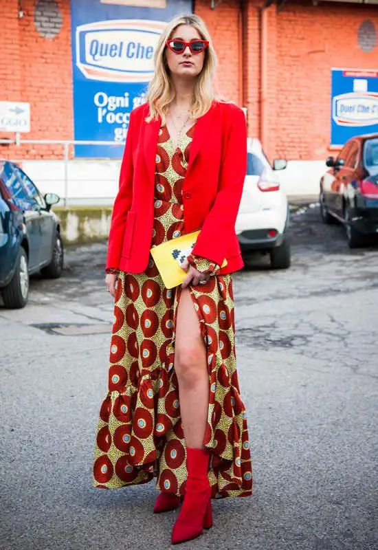 Maxi Vestido e Botas: se evita usar meias o ano todo, então esta é a opção que se adequa melhor ao seu estilo