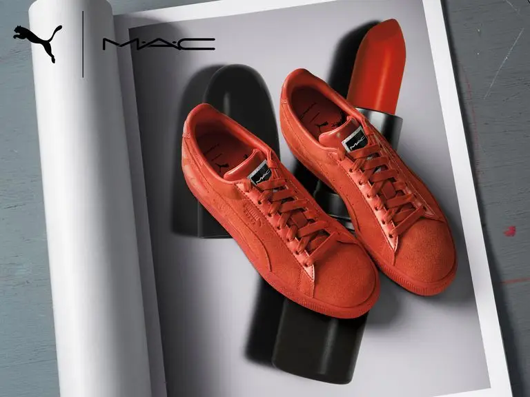 Puma X MAC Suede Sneakers em Lady Danger