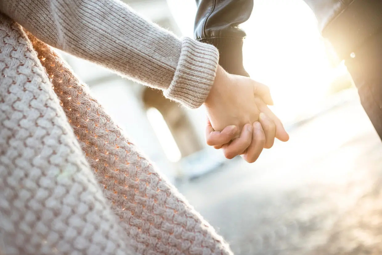 3. Deixar os objetivos claros: se procura um namorado, um marido, um encontro informal… Mostrar claramente os objetivos é importante para “adiantar o caminho, perder menos tempo com o que não é para si, com relações que são mortas à partida”, diz Cláudia.