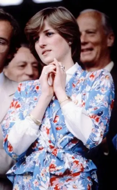 No Torneio de Wimbledon de 1981, Lady Di optou por um fato, composto por um blazer e saia, com padrão floral