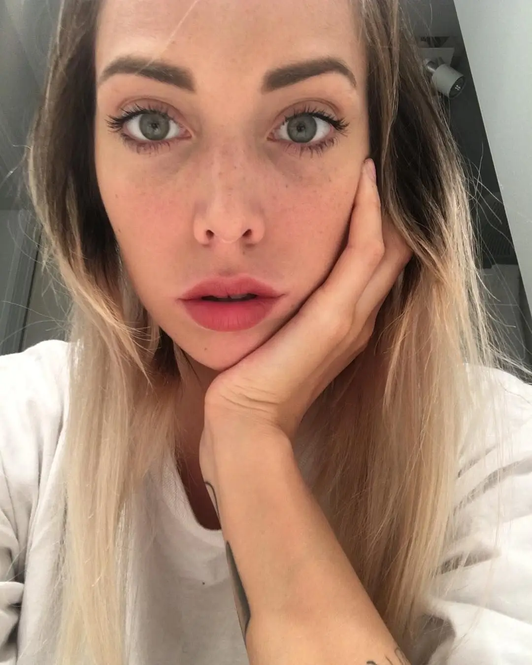 Instagram @sarahtellierd