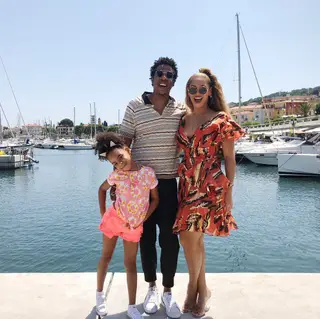 JAY-Z e Beyoncé com a filha mais velha, Blue Ivy Carter