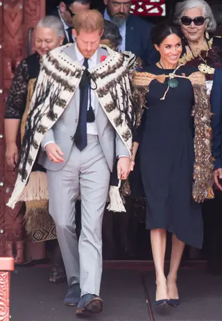 O casal assiste a uma cerimónia tradicional maori