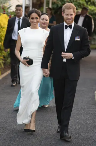 Meghan e Harry reunem-se com o Rei de Tonga num evento noturno