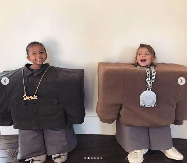 Saint West e Reign Disick mascarados de Kanye West e Lil' Pum no videoclipe para 'I Love It'
