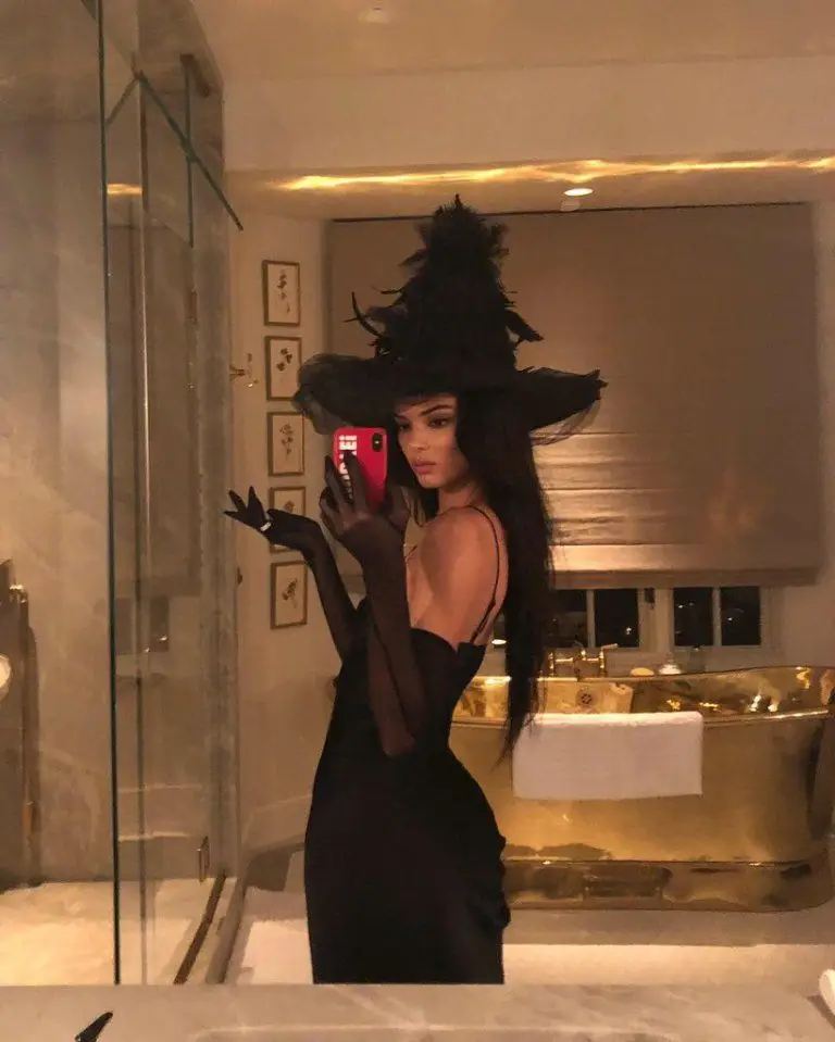 Kendall Jenner mascarada de bruxa