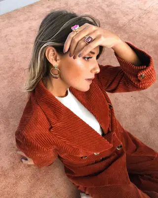 Bárbara Inês - quando optar por brincos mais exuberantes, combine-os com um piercing simples e, de preferência, pequeno.