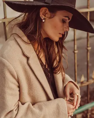 Jessie Chanes - Com uma pérola nunca se está mal, e as combinações são infinitas. Dsde dourados a prateados, atreva-se a experimentar.
