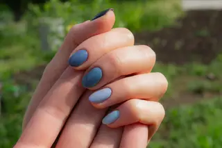 A mesma cor, diferentes tons. Basta eleger a cor de que mais gosta e procurar tons semelhantes - mais claros, mais escuros -, e dar asas à imaginação. Mais trendy era impossível!