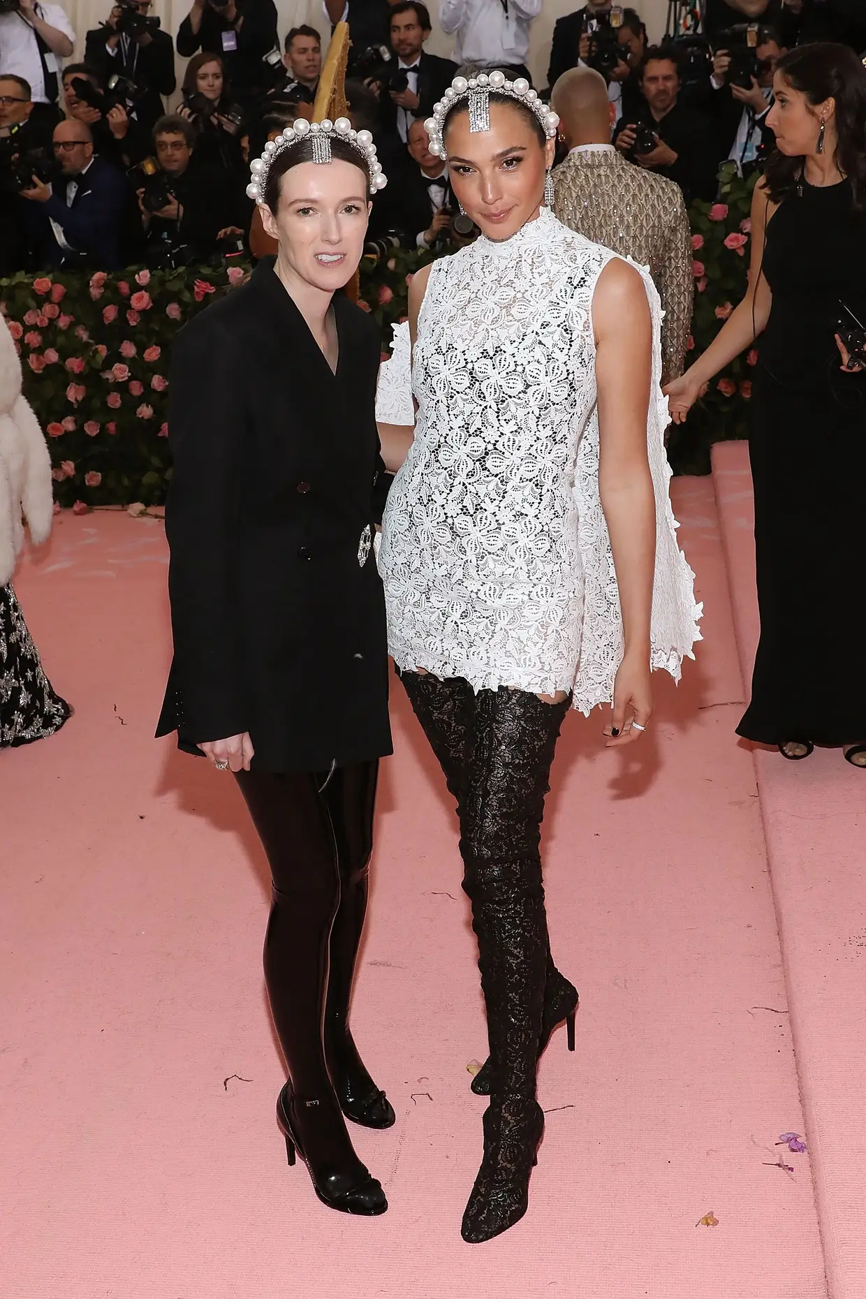 Clare Waight Keller e Gal Gadot