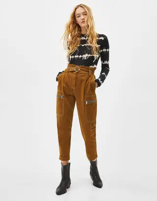 Calças Cargo, Bershka, 25,99 euros