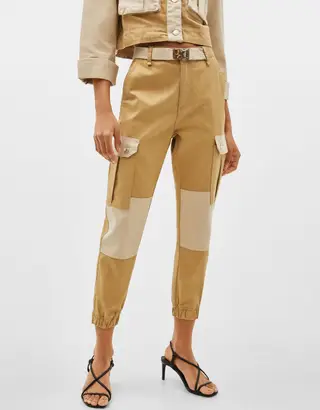 Calças Cargo, Bershka, 29,99 euros