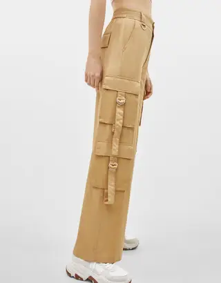 Calças Cargo Bershka, 29,99 euros