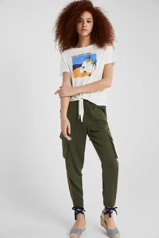 Calças Cargo Springfield, 15,99 euros (online)