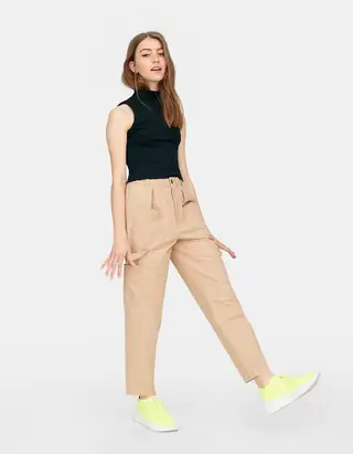 Calças Cargo, Stradivarius, 25,99 euros