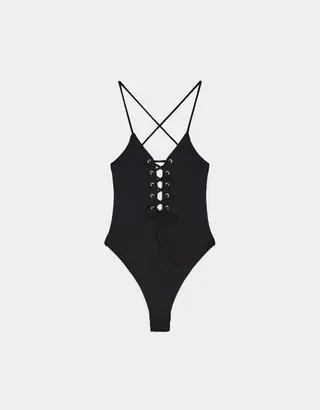 Fato de banho decote lace-up, 19,99 euros, Bershka