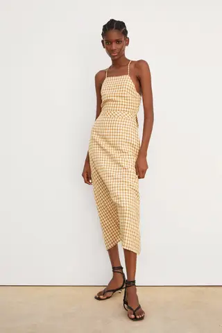 Vestido rústico aos quadrados (antes 29,95 euros, agora 19,99 euros)