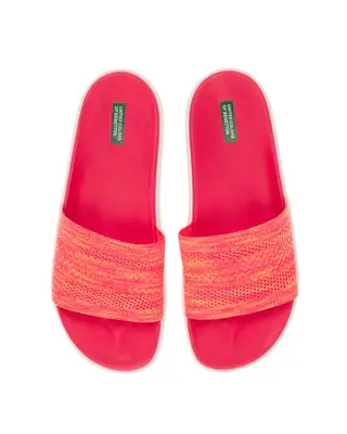 Chinelos com cabedal em malha (20,97 euros, antes 29,95 euros), Benetton