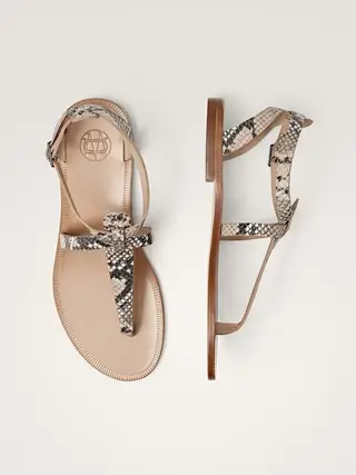 Sandália rasa com animal print (49,95 euros, antes 69,95) Massimo Dutti