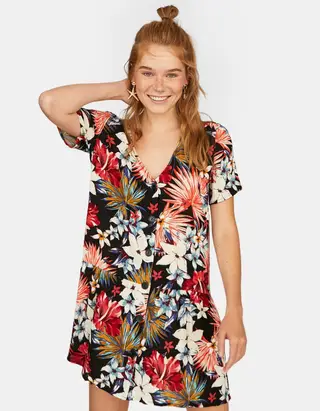 Vestido de crepe com estampado tropical, 12, 99 euros (antes 19,99 euros)