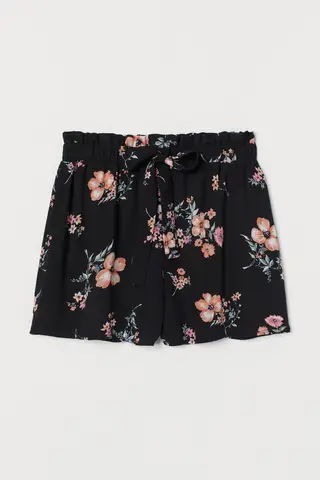 Calções com atilhos, H&M, 8,99 euros
