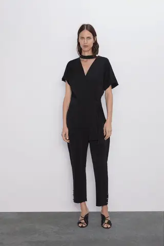 Macacão Choker, 39,95 euros, Zara.j