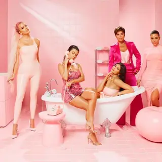 Entre 'fails' de Photoshop, as Kardashians também mostram as suas 'imperfeições'