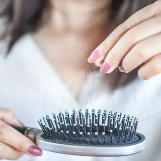 7 motivos pelos quais os seus cabelos estão a cair