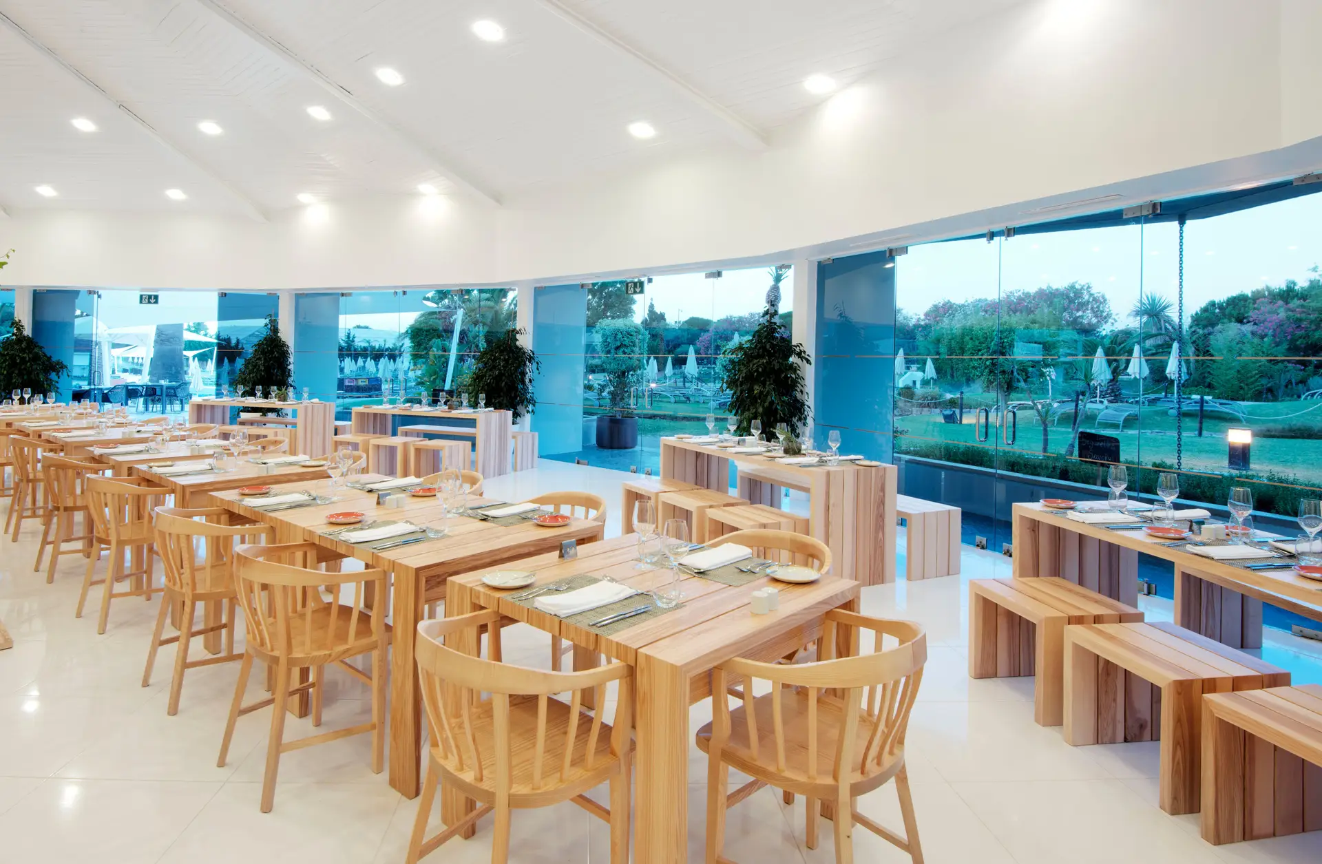 Oregano, um restaurante italiano com os pés na piscina