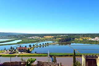 As cigarras, o sino e a cripta na Pousada Castelo de Alcácer do Sal