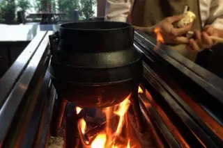O chefe deve estar LOCO: Alexandre Silva abre restaurante para brincar com FOGO!