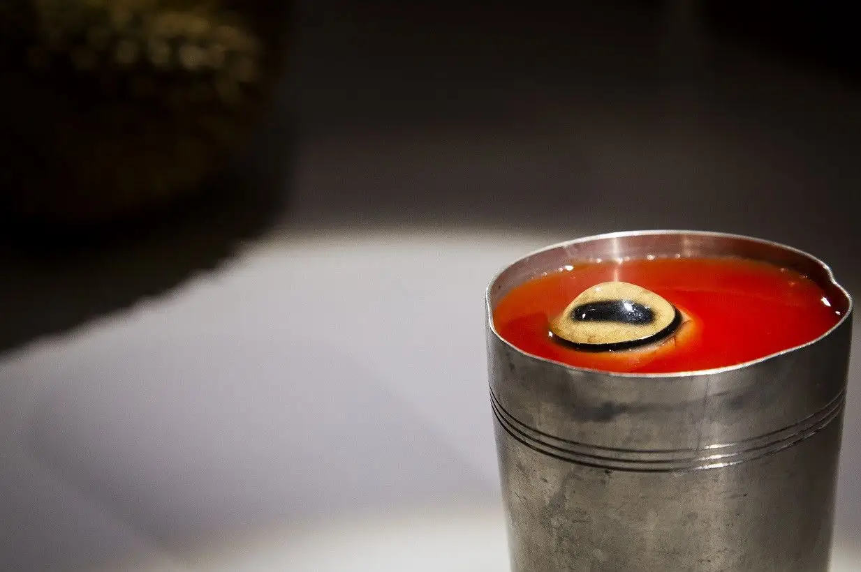 Sumo de Olho de Ovelha – Tradicional na Mongólia, é um sumo de tomate com um pickle de olho de Ovelha. É usado para combater os sintomas da ressaca.
