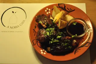 No Bairro Alto servem-se petiscos do Alentejo com sabor a Brasil