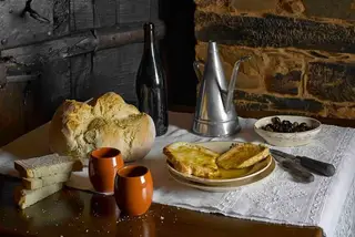 Lagarada Tradicional em família: No Fundão, provar o azeite e o vinho novo é uma festa!