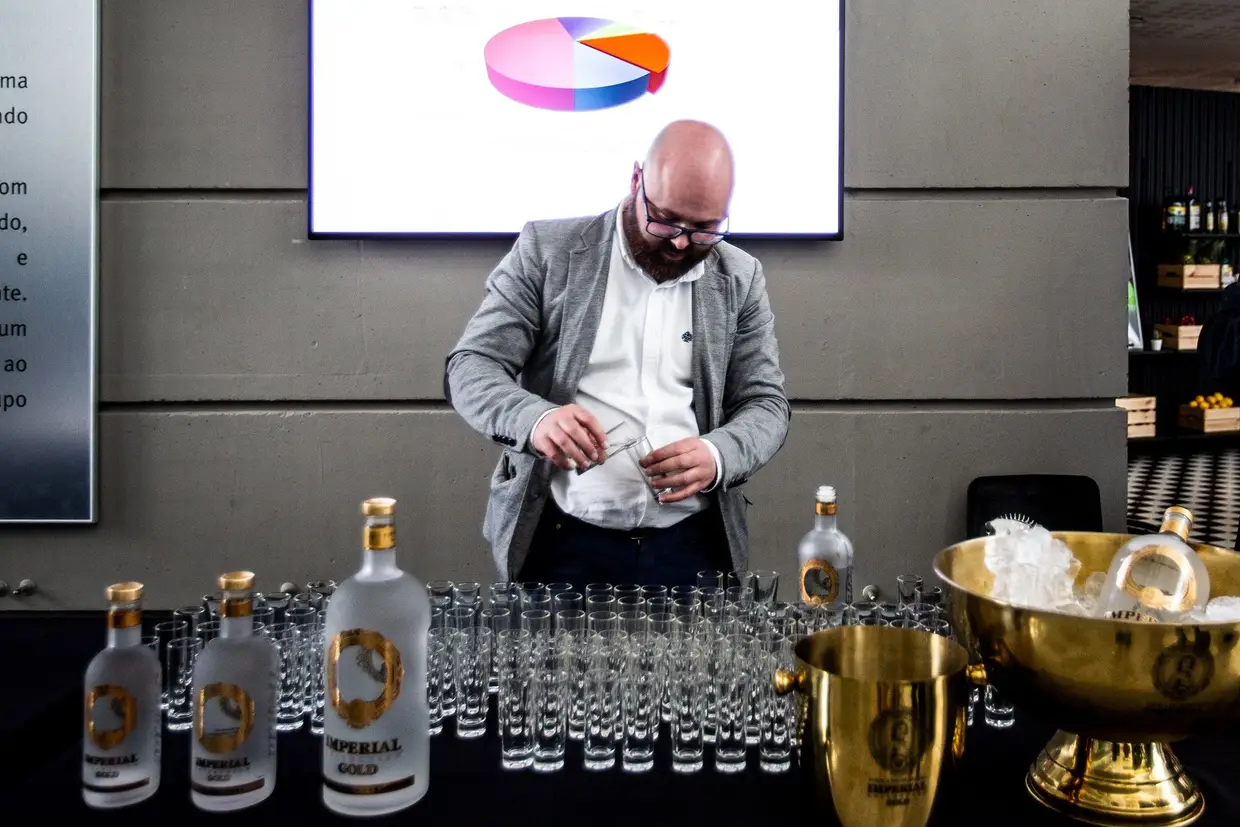 A Avivworld deu a provar vodka e caviar